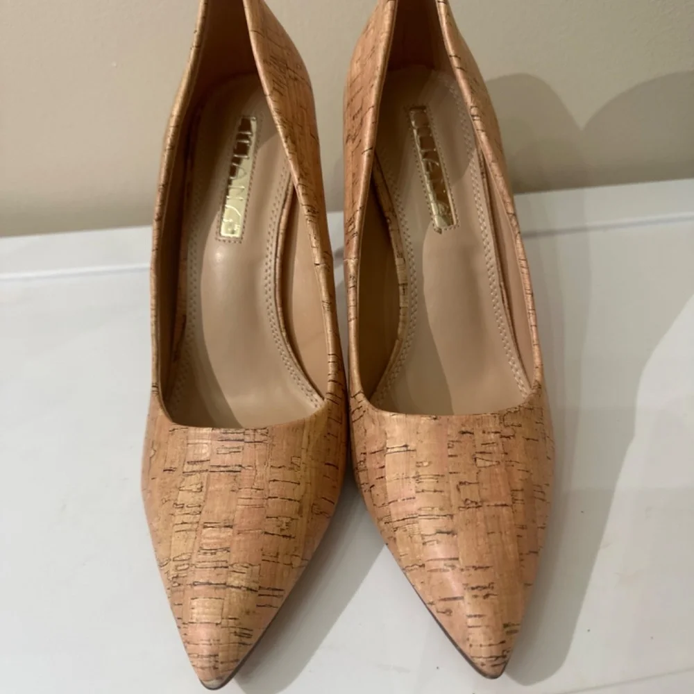 Shoes - Picture 3 of 4